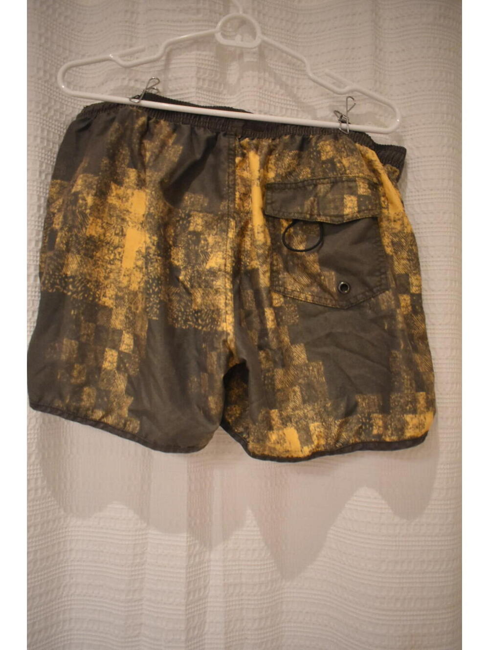 Men's Athletic Shorts with Mesh Lining and Elastic Waistband